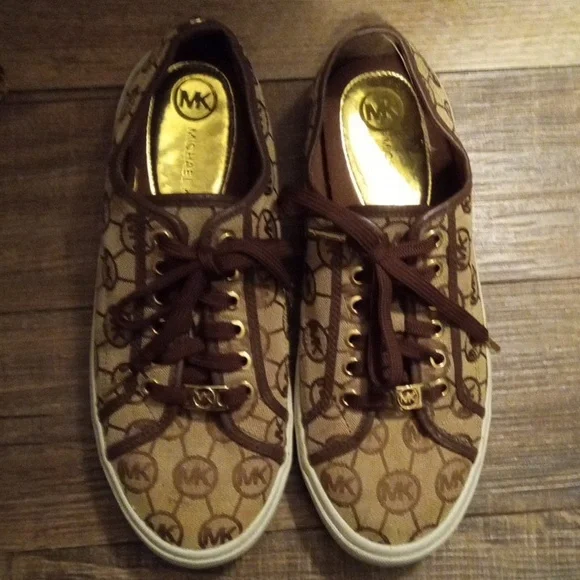 Michael Kors Tan/Brown Canvas Shoes . - Picture 2 of 7